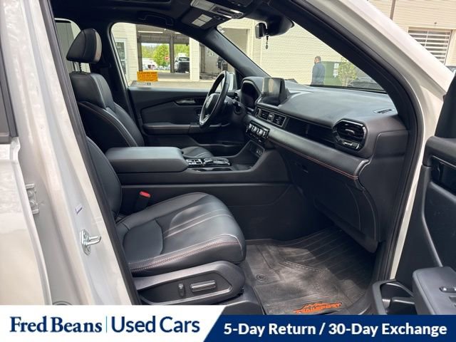 Used 2023 Honda Pilot TrailSport image 17