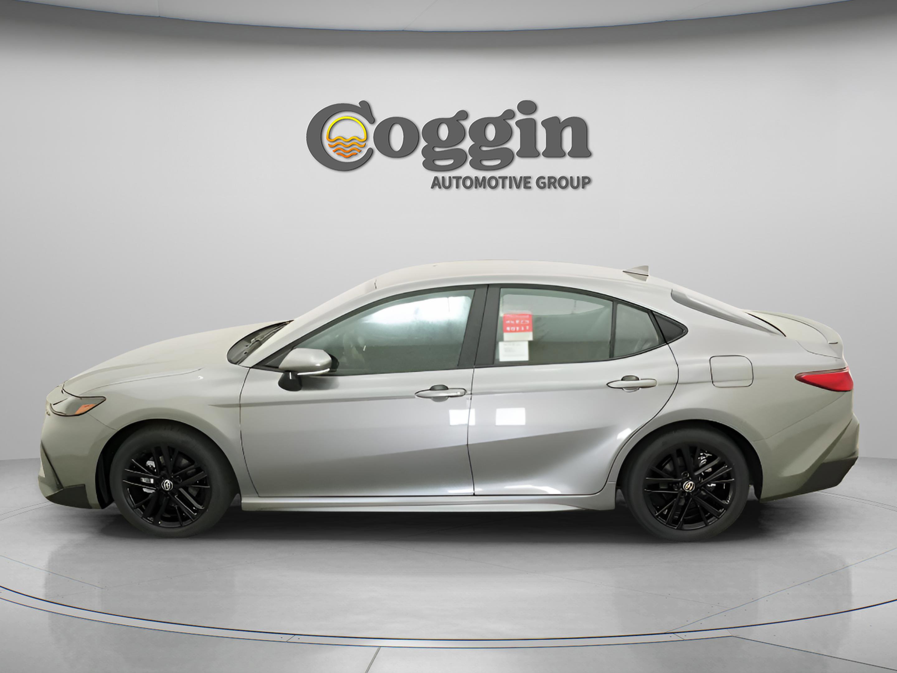New 2026 Toyota Camry SE FWD image 5
