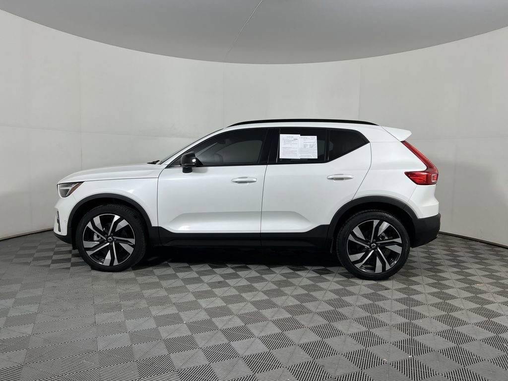Certified 2024 Volvo XC40 B5 Plus image 7