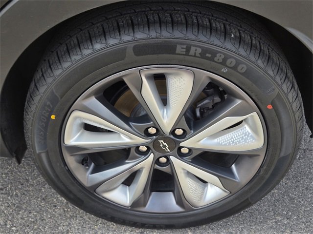 Used 2022 Chevrolet Bolt EUV LT w/ Convenience Package image 11