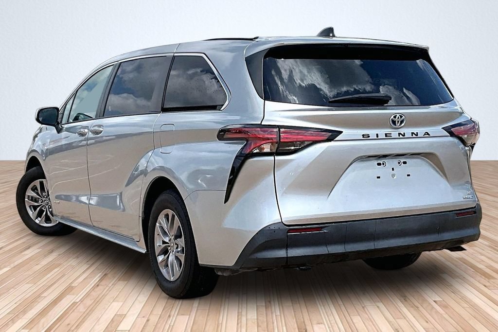 Used 2021 Toyota Sienna LE FWD image 10