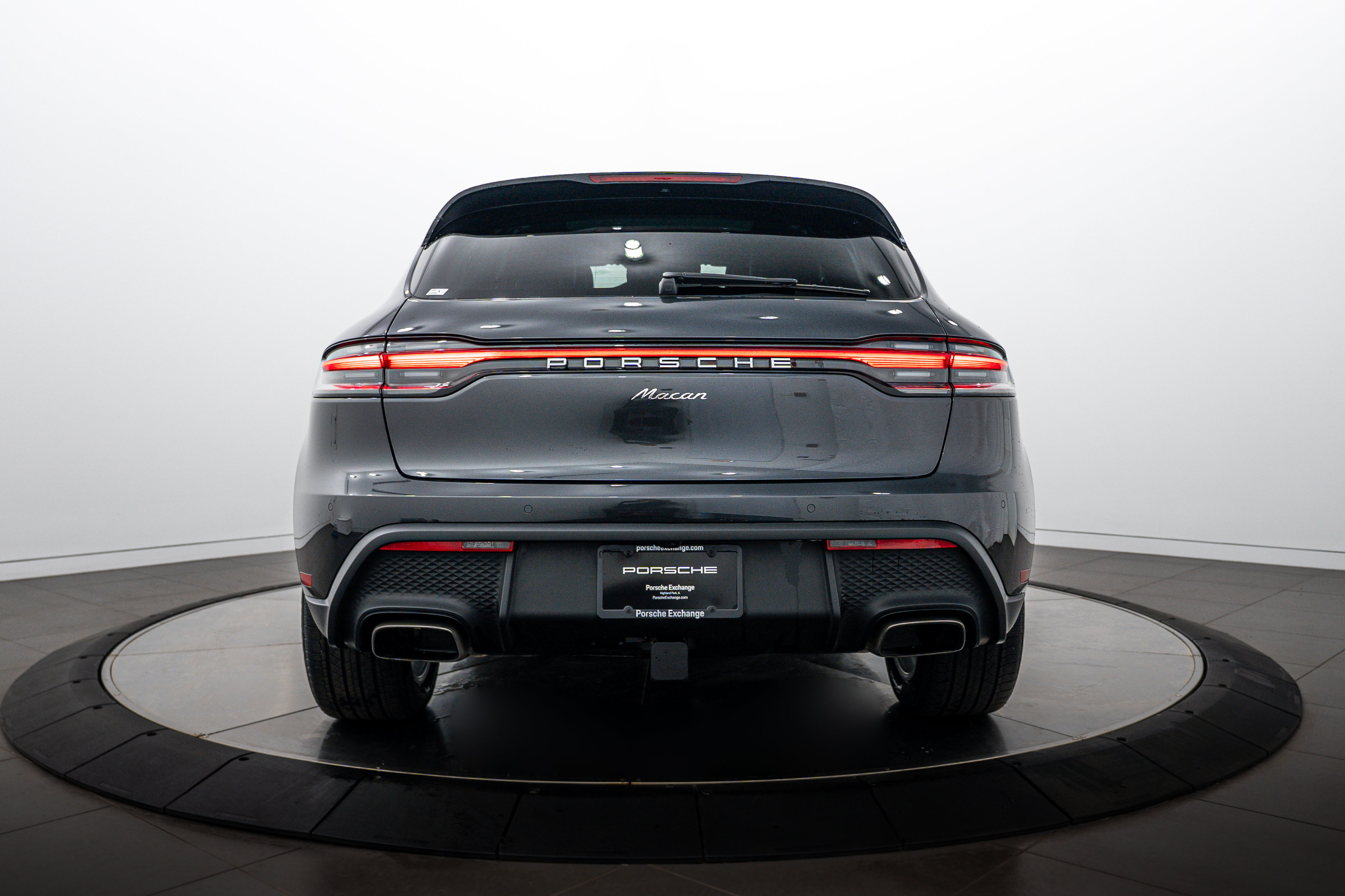Certified 2026 Porsche Macan AWD/4WD image 6