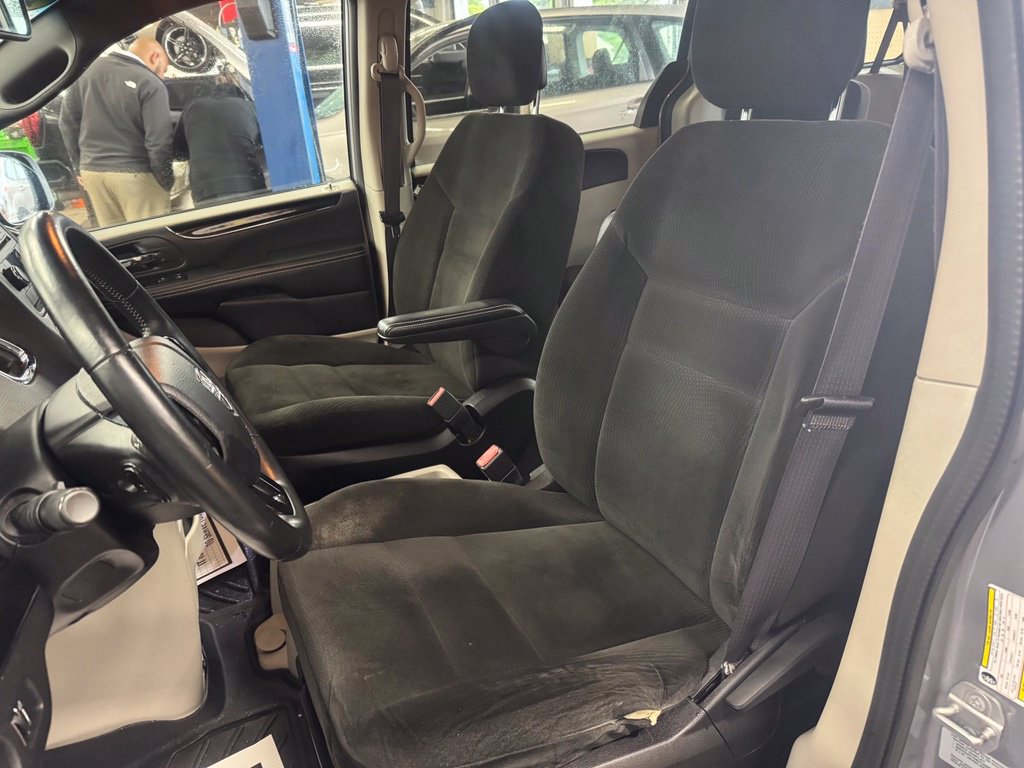Used 2015 Dodge Grand Caravan SE FWD image 36