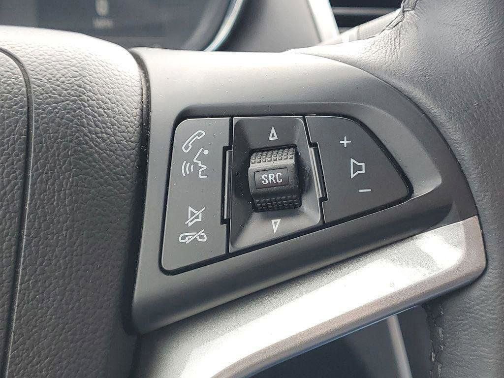 Used 2022 Chevrolet Trax LT w/ LT Convenience Package image 10