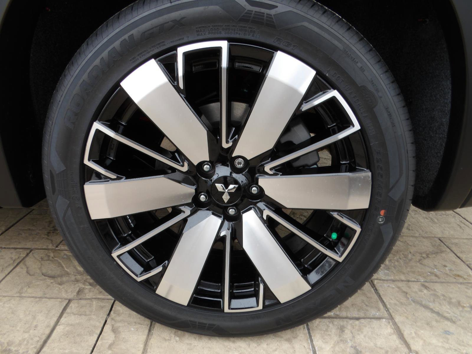 New 2026 Mitsubishi Outlander SE image 12