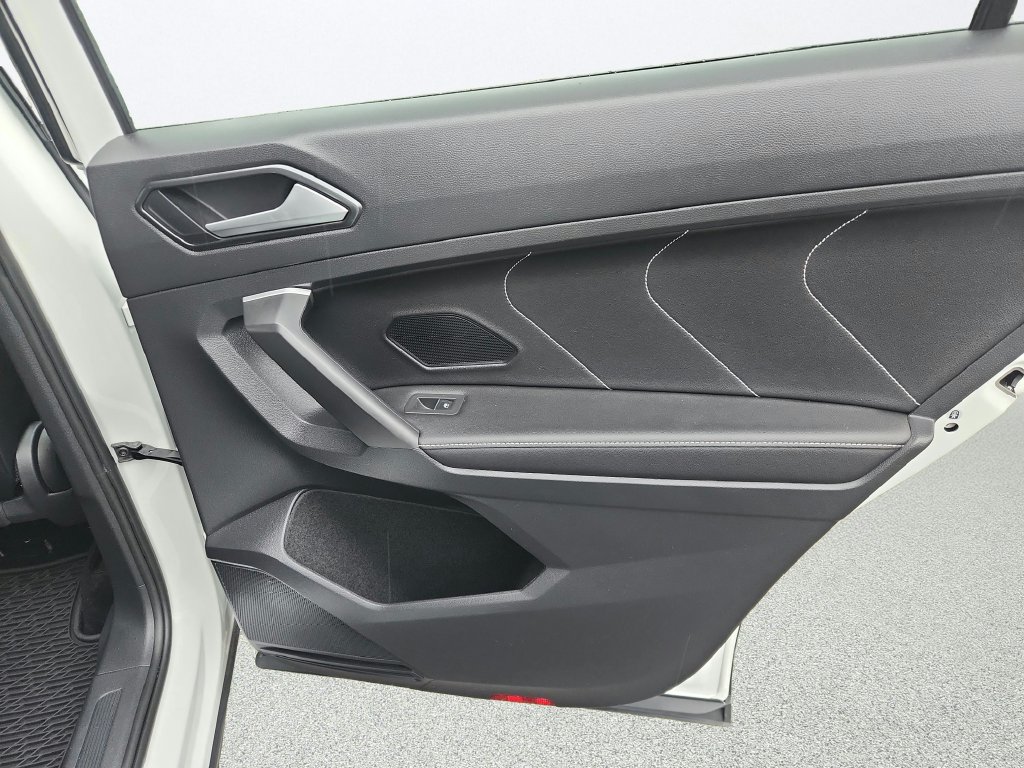Certified 2023 Volkswagen Tiguan SE FWD image 29