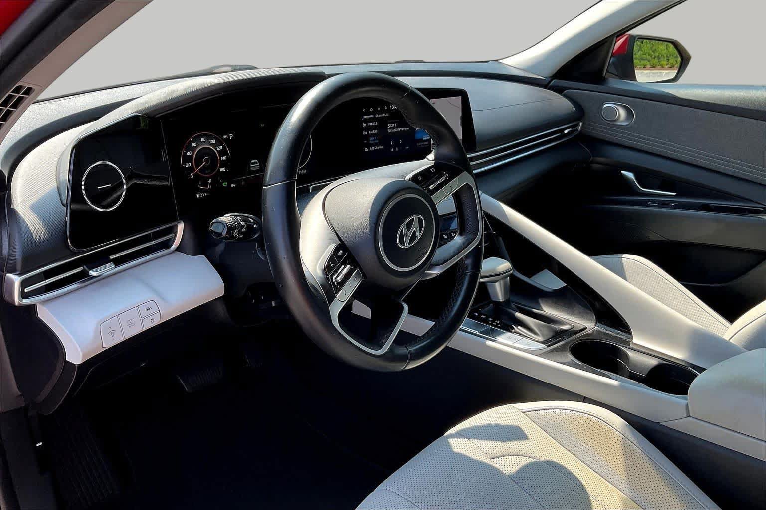 Used 2022 Hyundai Elantra Limited FWD image 18