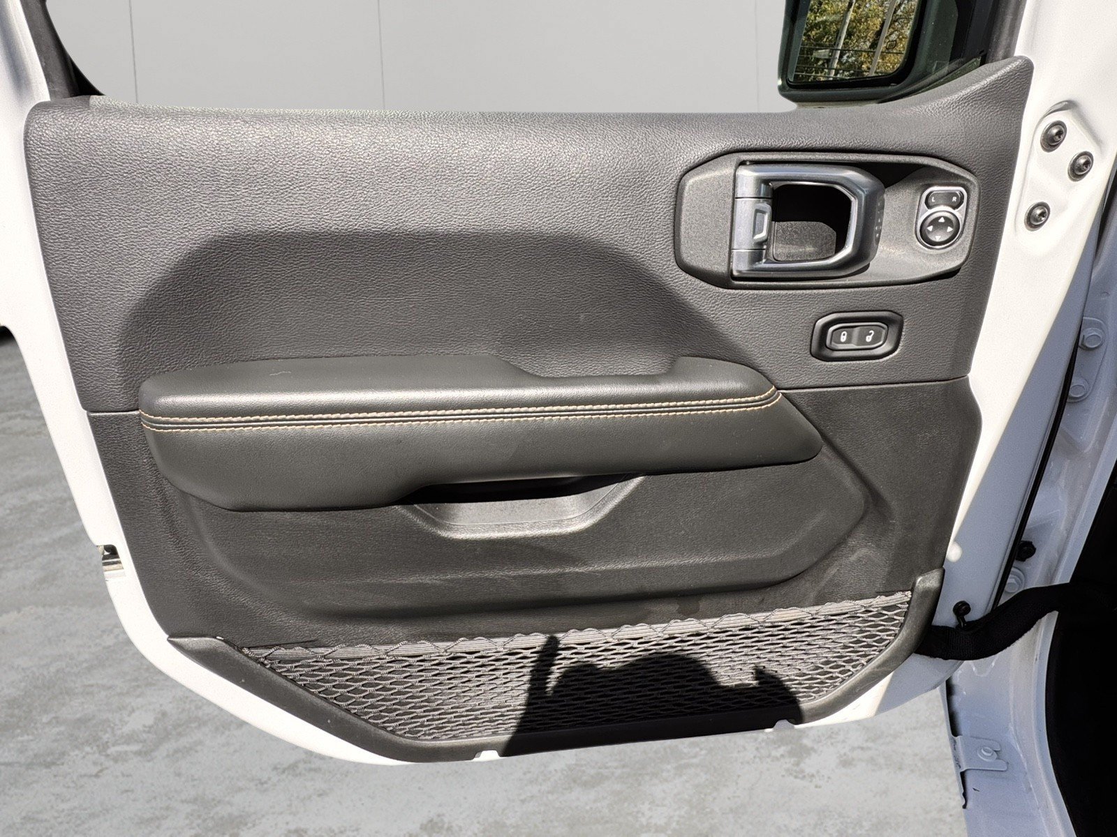 Used 2024 Jeep Wrangler Unlimited Sahara AWD/4WD image 20
