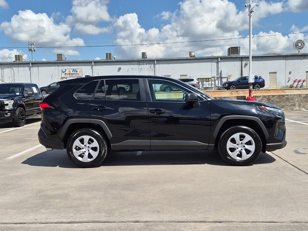 Used 2025 Toyota RAV4 LE AWD/4WD image 7