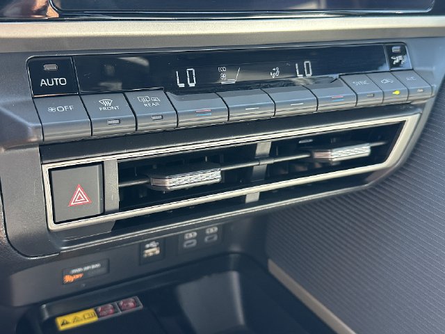 Used 2025 Toyota Camry SE FWD image 32