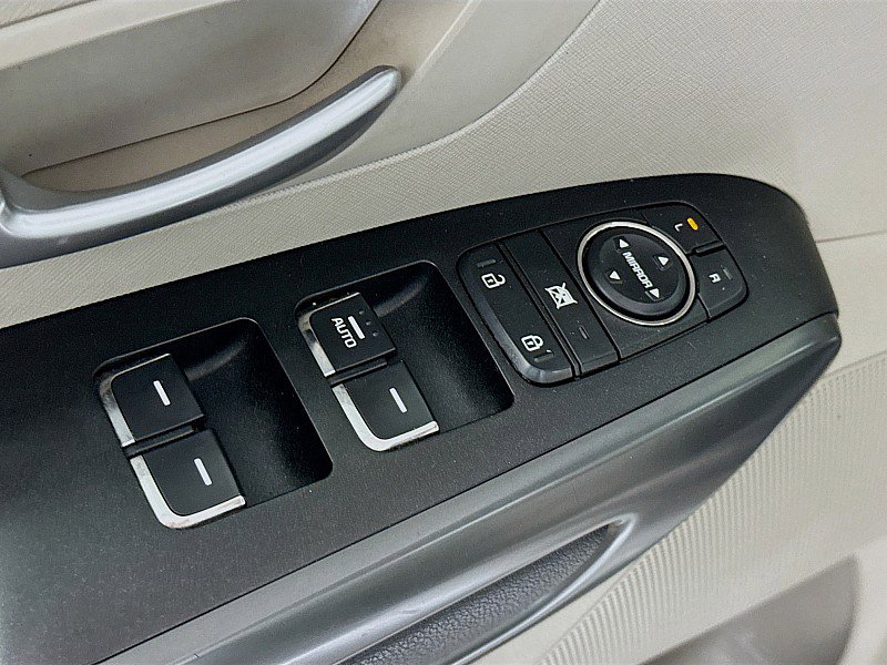 Used 2019 Kia Sedona L image 18