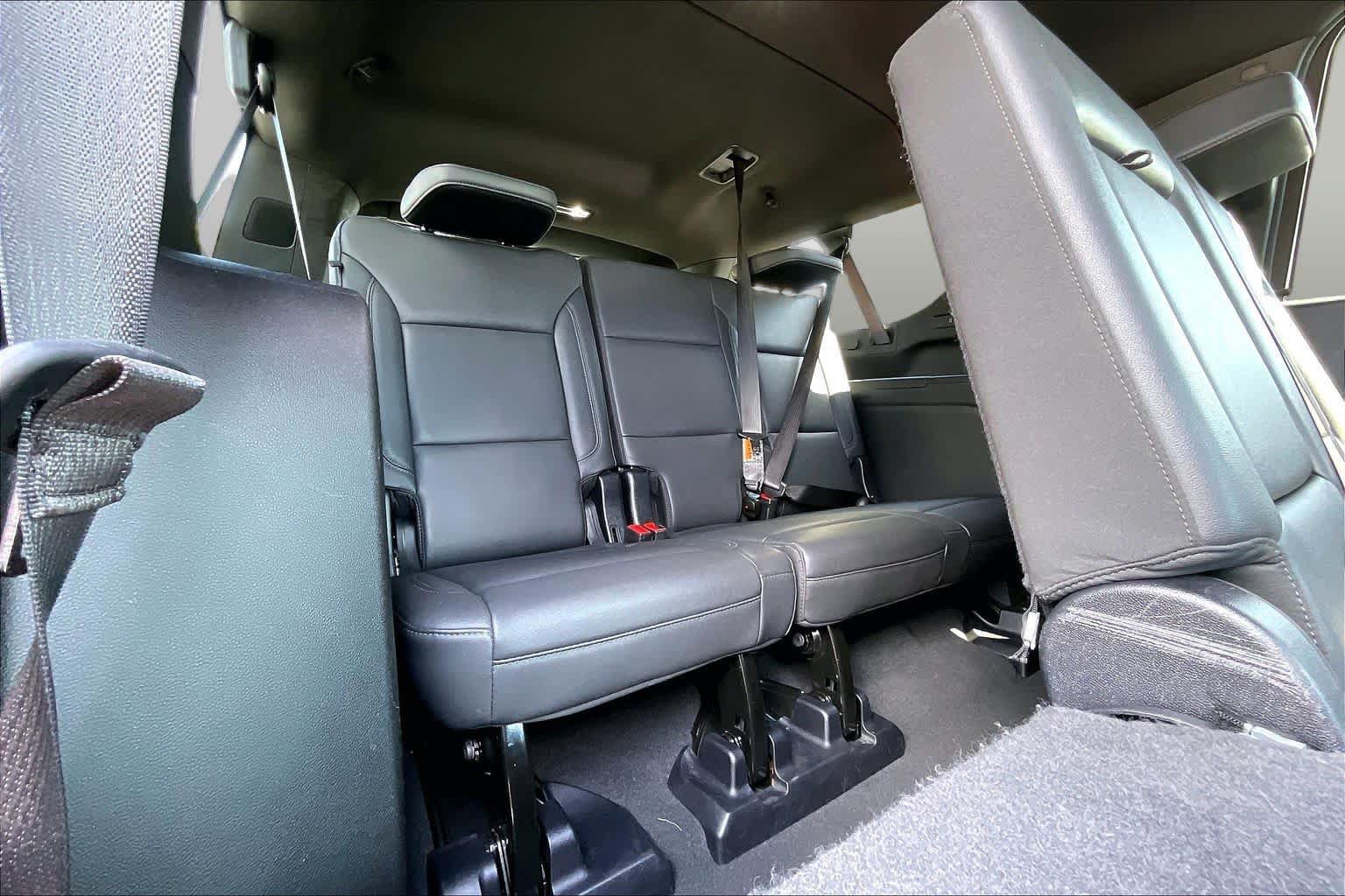 Used 2025 Chevrolet Suburban LT AWD/4WD image 27