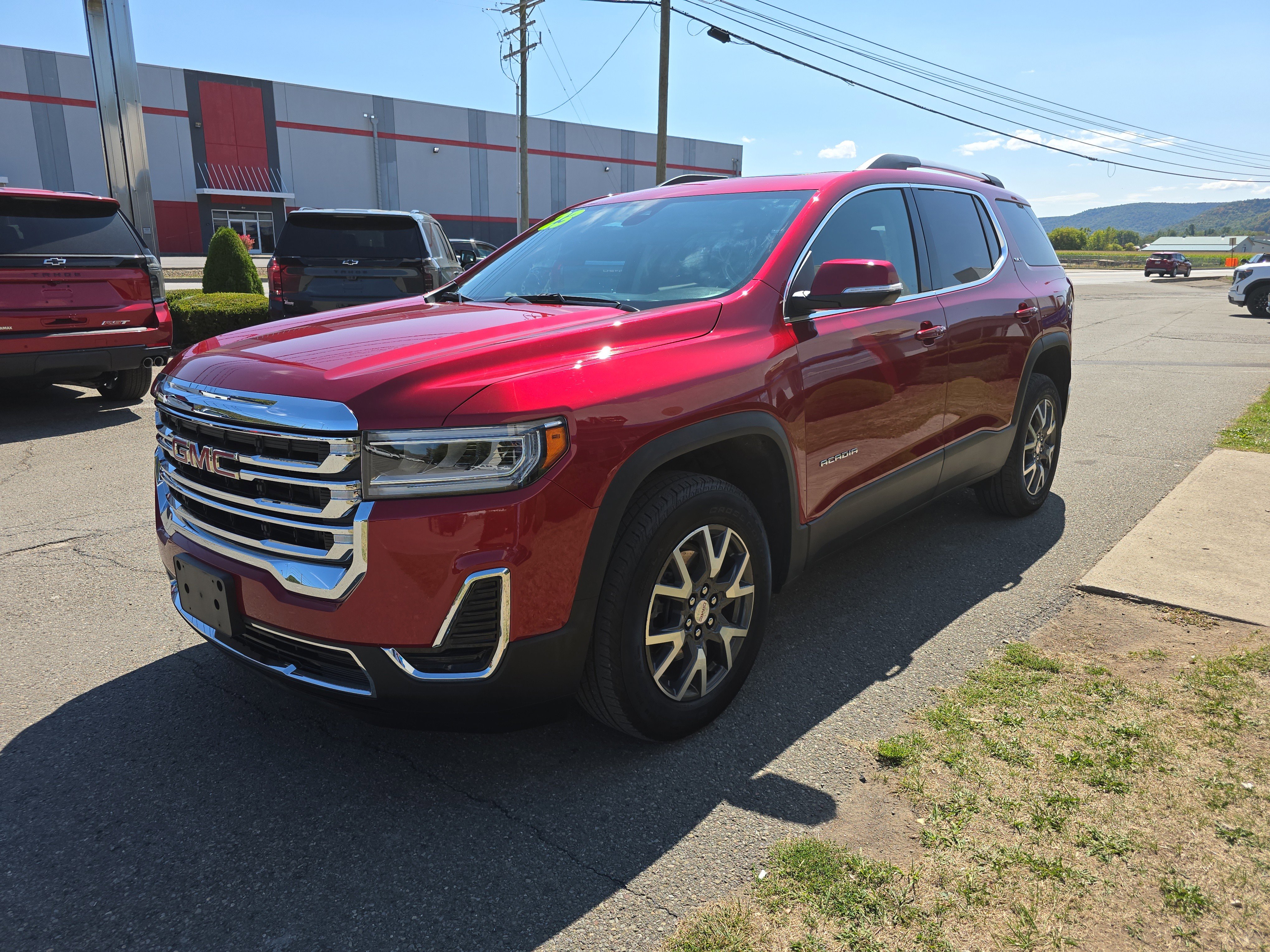 Used 2023 GMC Acadia SLE w/ Driver Convenience Package image 8