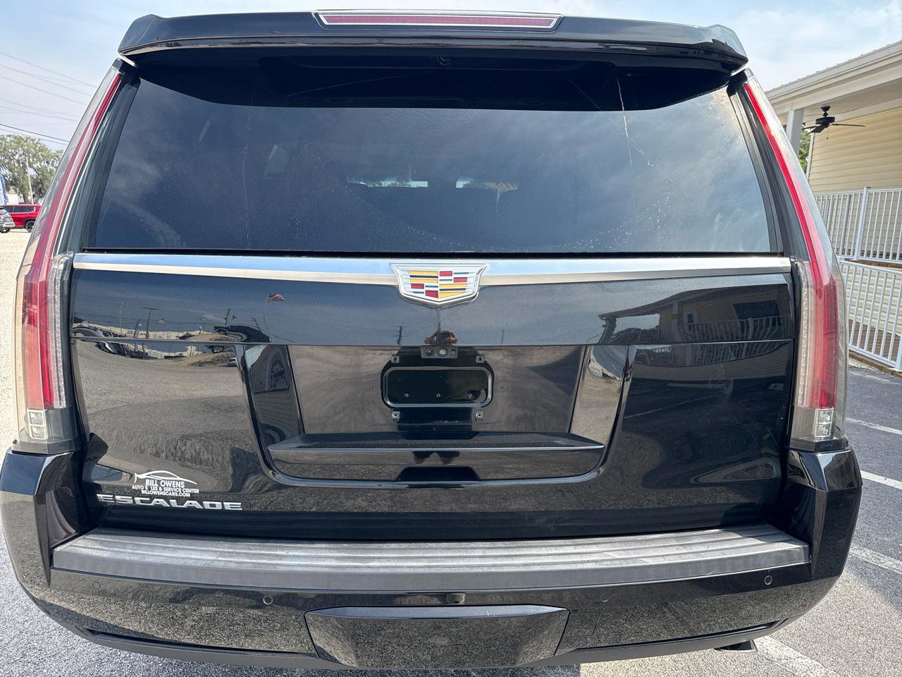 Used 2018 Cadillac Escalade Premium Luxury AWD/4WD image 4