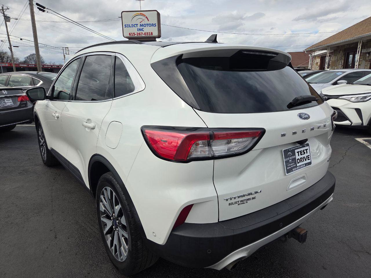 Used 2020 Ford Escape Titanium image 4