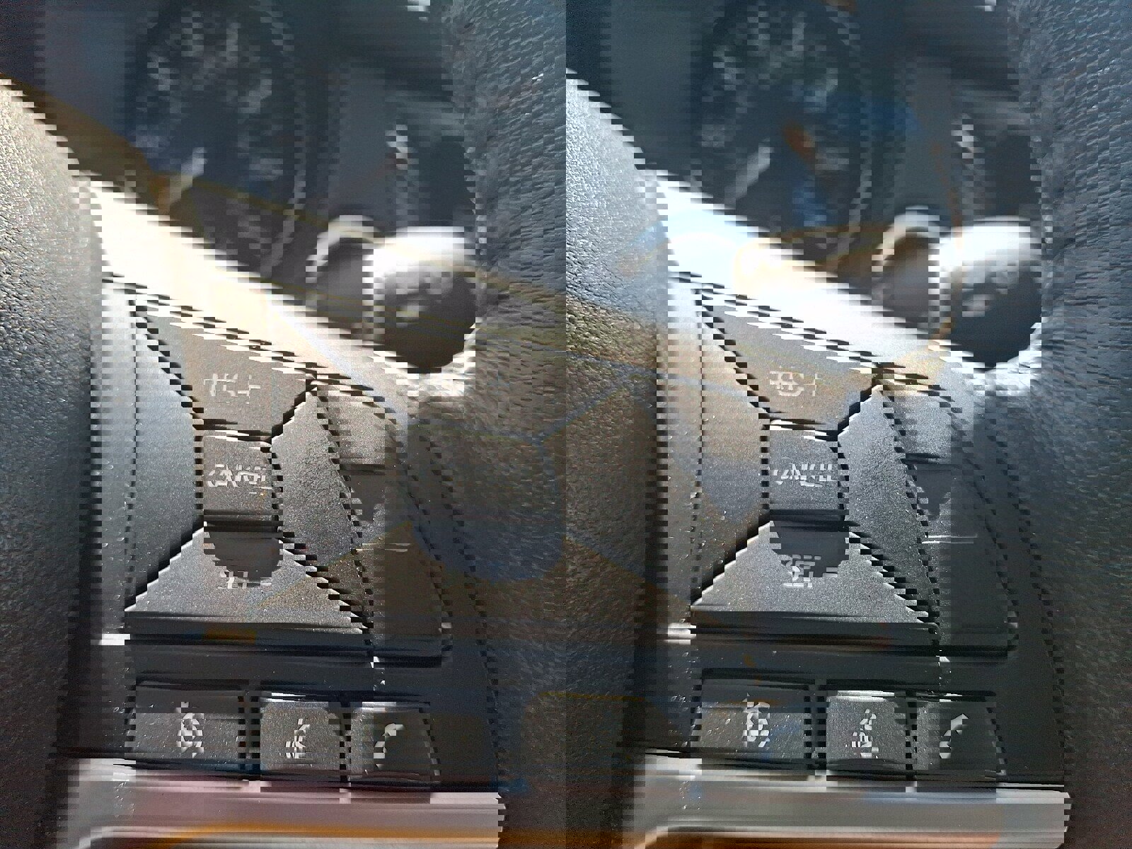 Used 2018 Nissan Rogue SV image 21