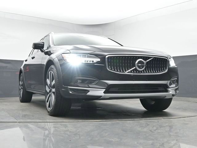 Used 2021 Volvo V90 T6 Cross Country w/ Advanced Package image 15