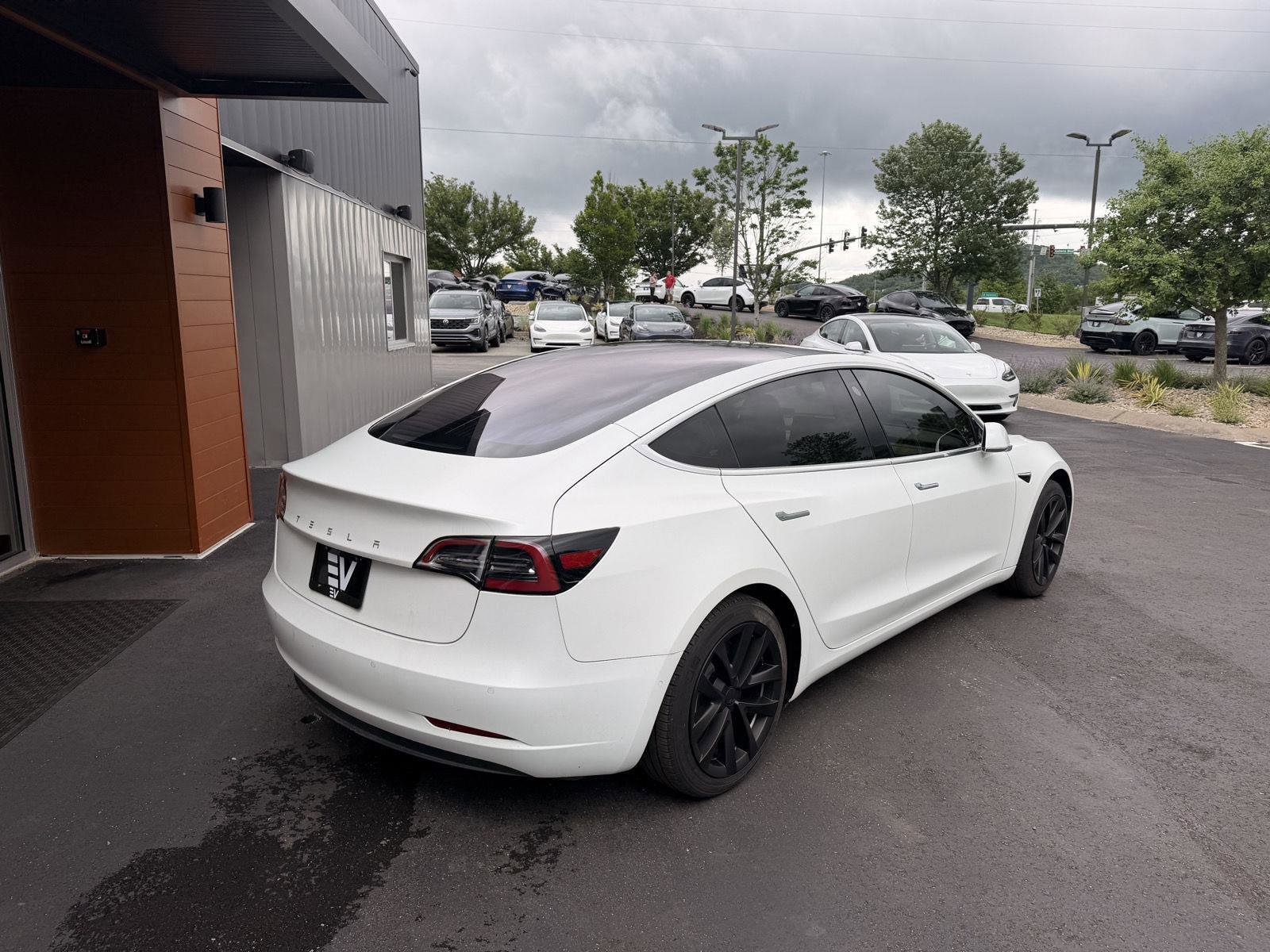 Used 2018 Tesla Model 3 Long Range RWD image 8