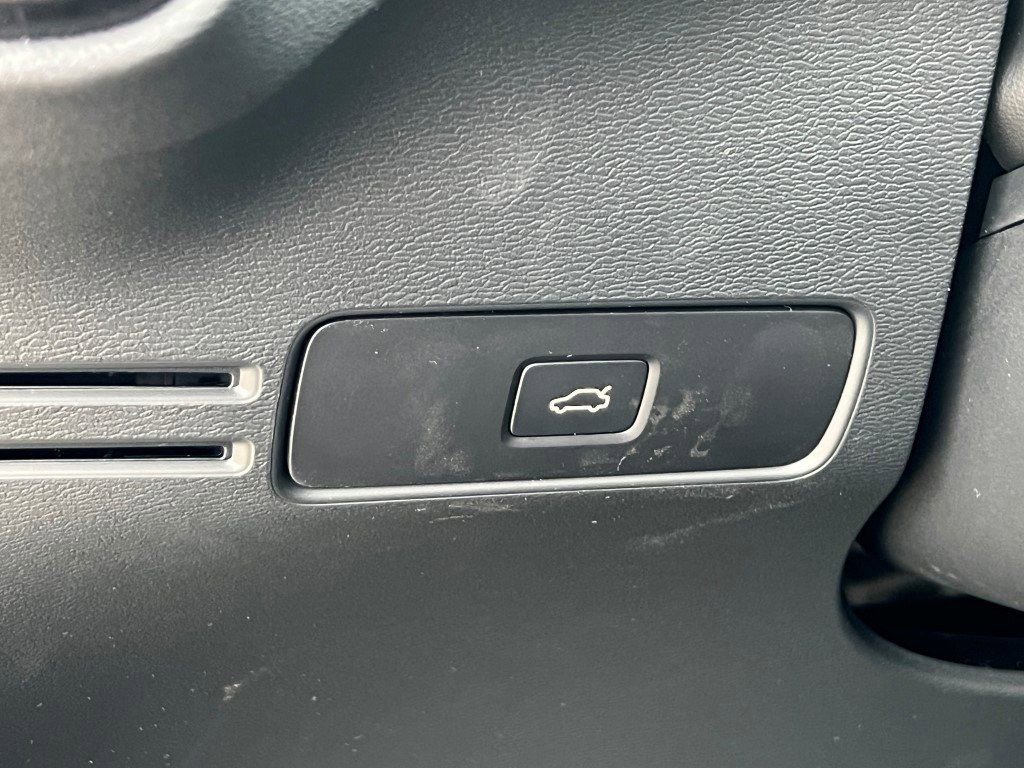 New 2026 Volvo XC40 B5 Ultra w/ Protection Package Premier image 29