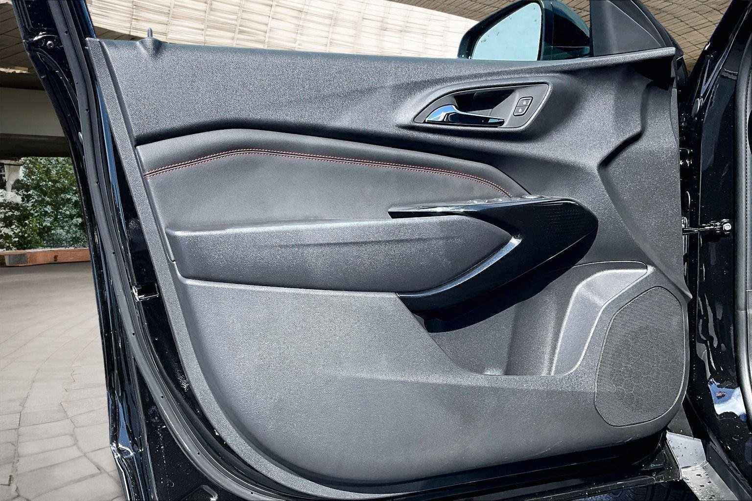 New 2026 Chevrolet Trax RS w/ Driver Confidence Package image 9