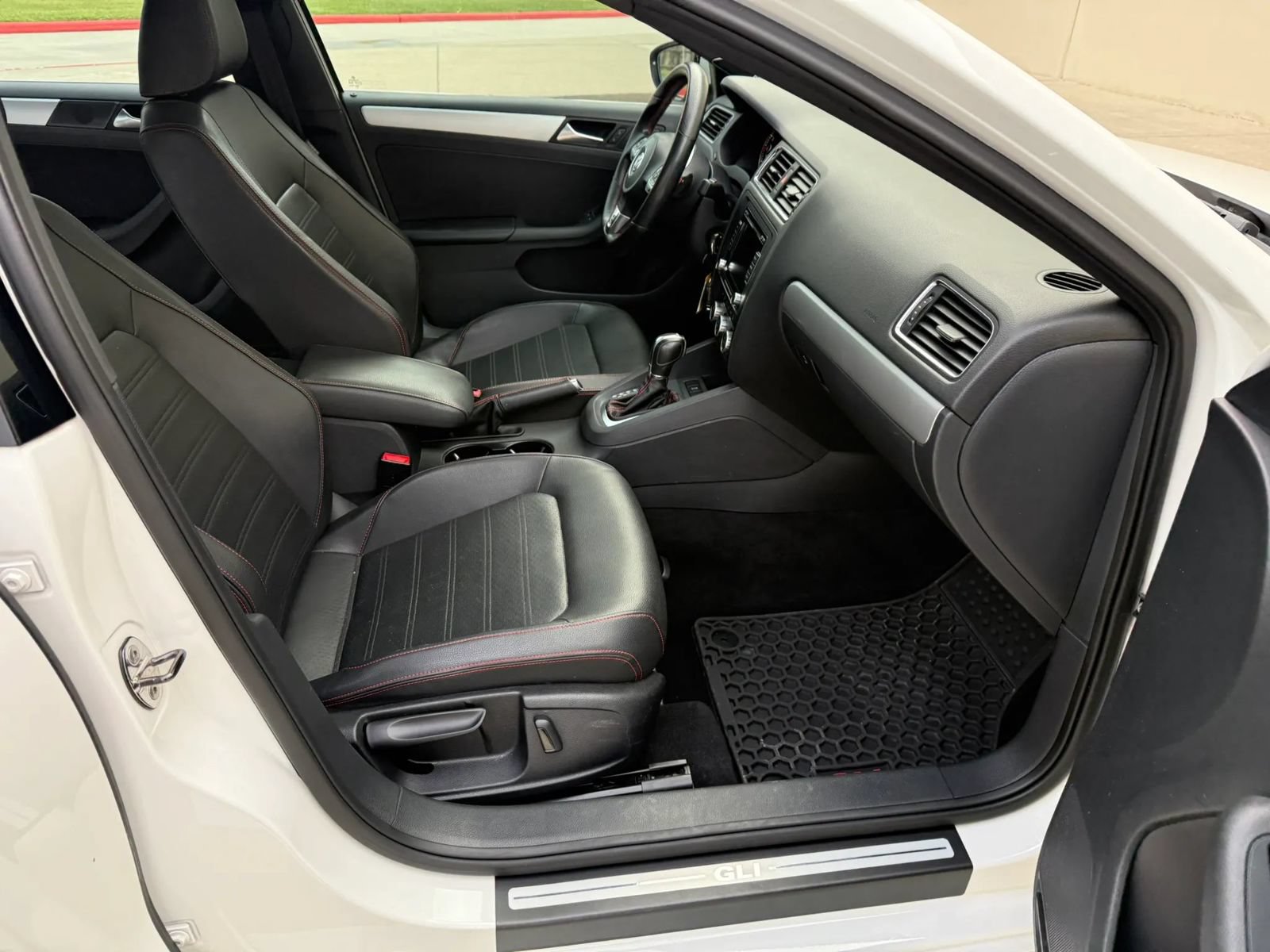Used 2013 Volkswagen Jetta GLI Autobahn FWD image 16