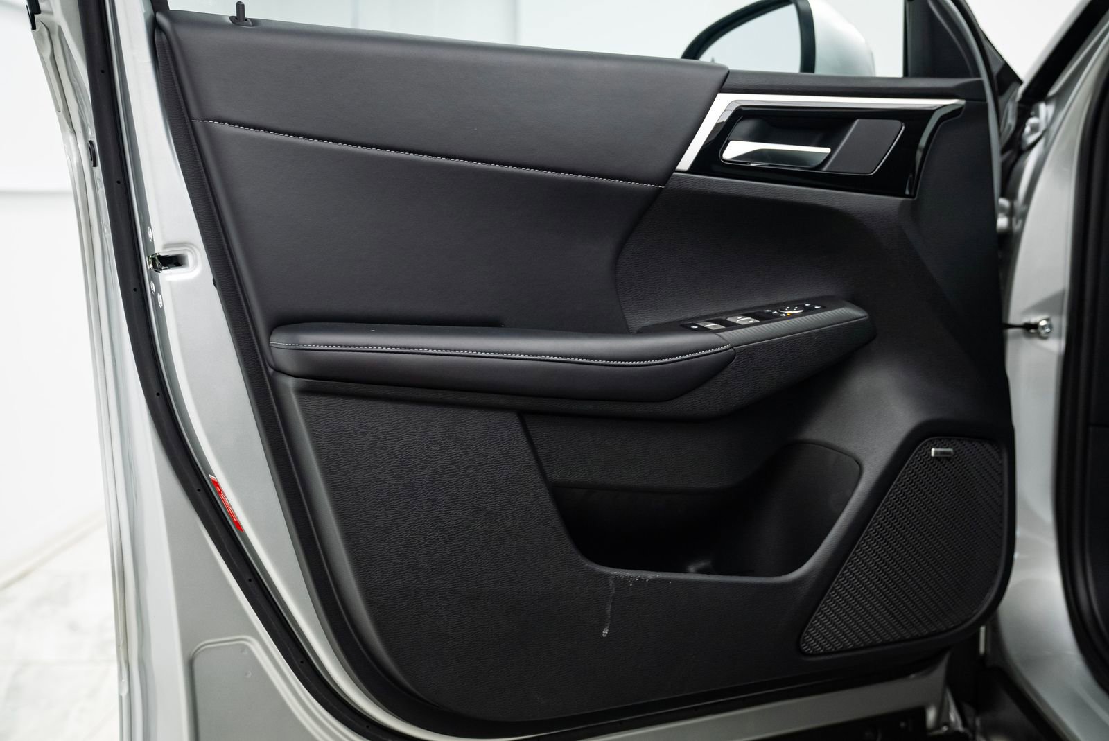 Used 2025 Mitsubishi Outlander SE image 16