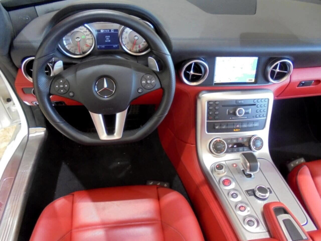 Used 2012 Mercedes-Benz SLS AMG Roadster image 9