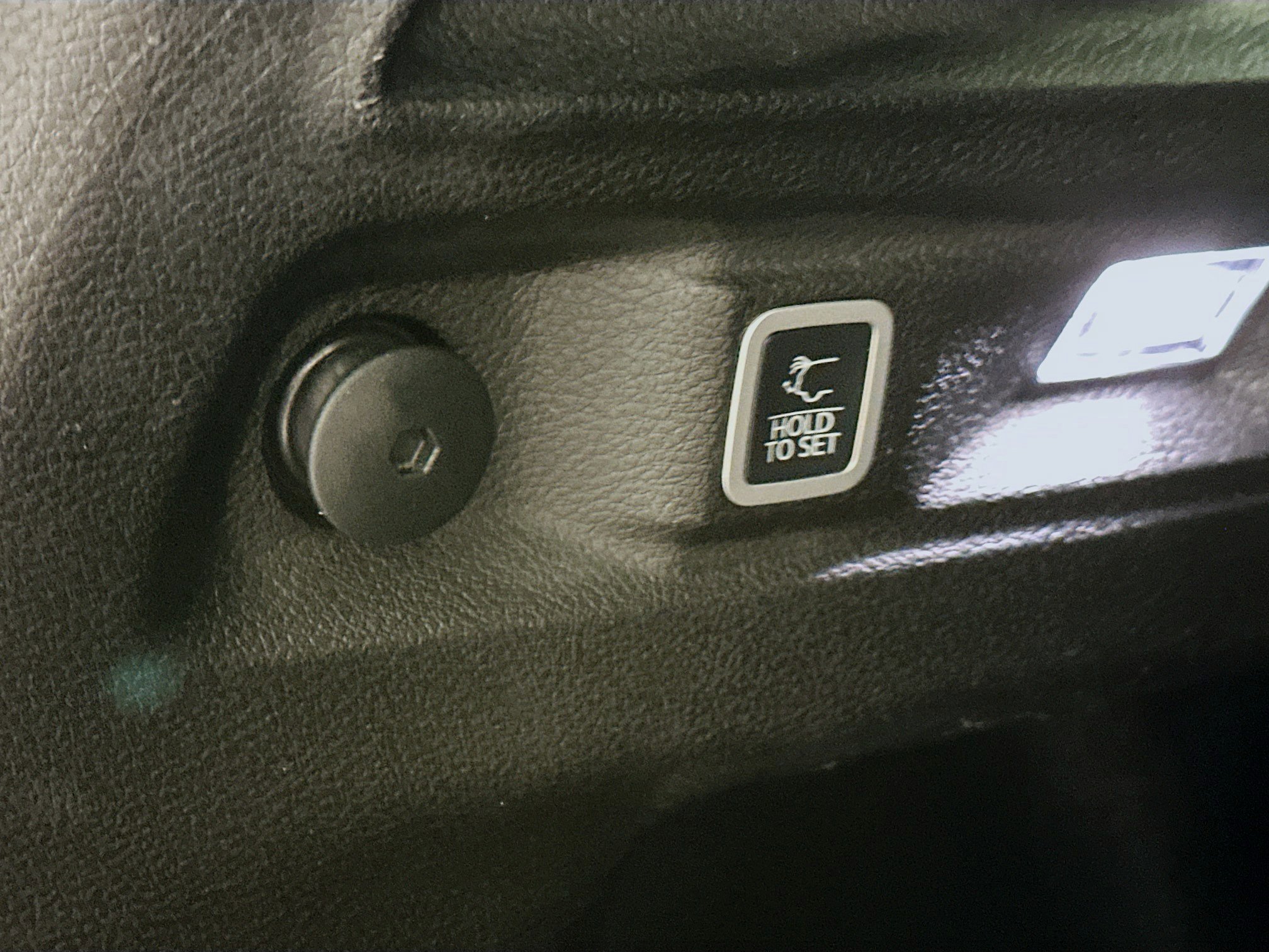 Used 2024 Jeep Grand Cherokee L Limited w/ Luxury Tech Group II image 33