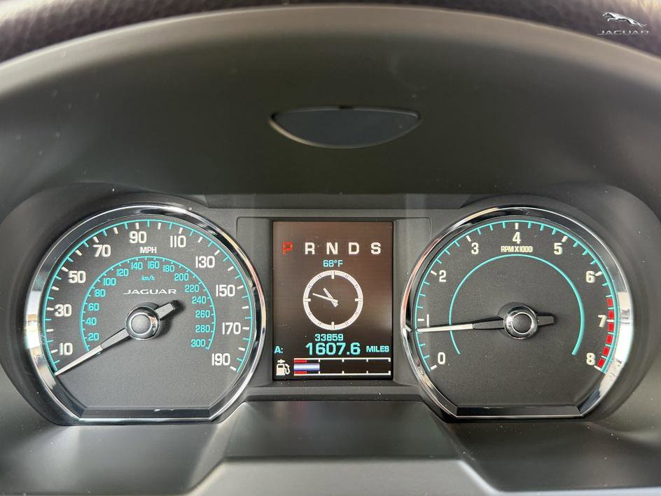 Used 2015 Jaguar XF Premium RWD image 28