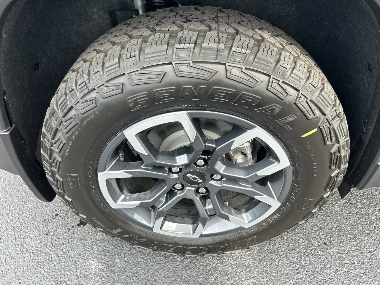 New 2027 Chevrolet Equinox ACTIV w/ Safety and Technology Package AWD/4WD image 9