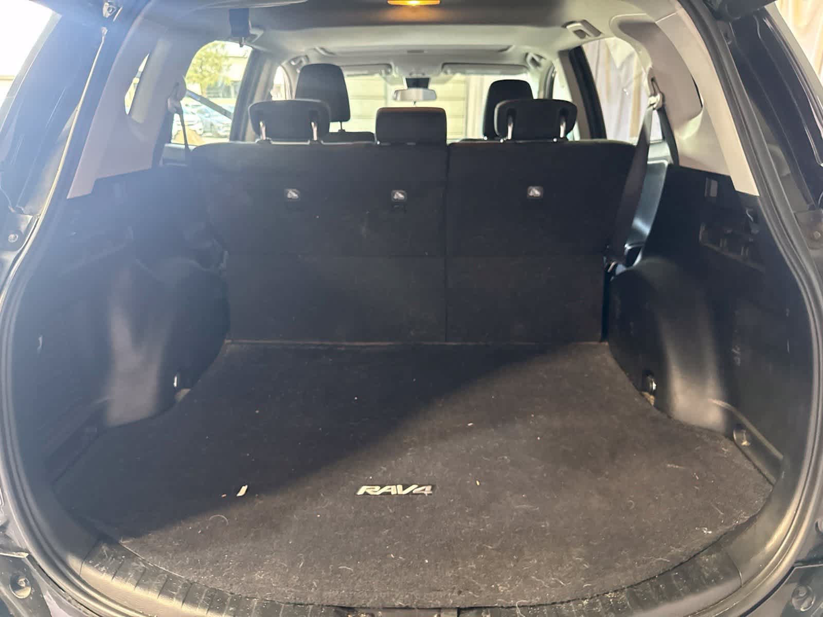Used 2018 Toyota RAV4 XLE FWD image 16