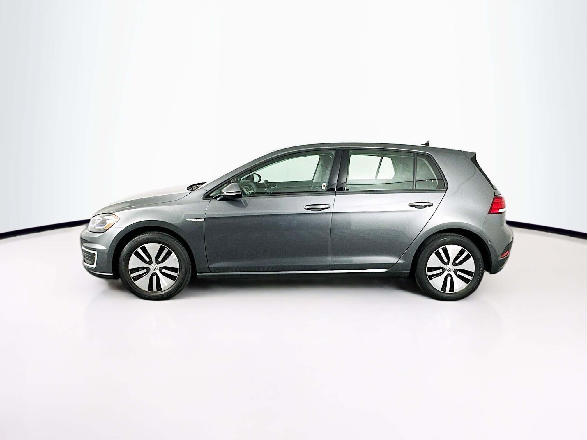 Used 2019 Volkswagen e-Golf SEL Premium FWD image 4