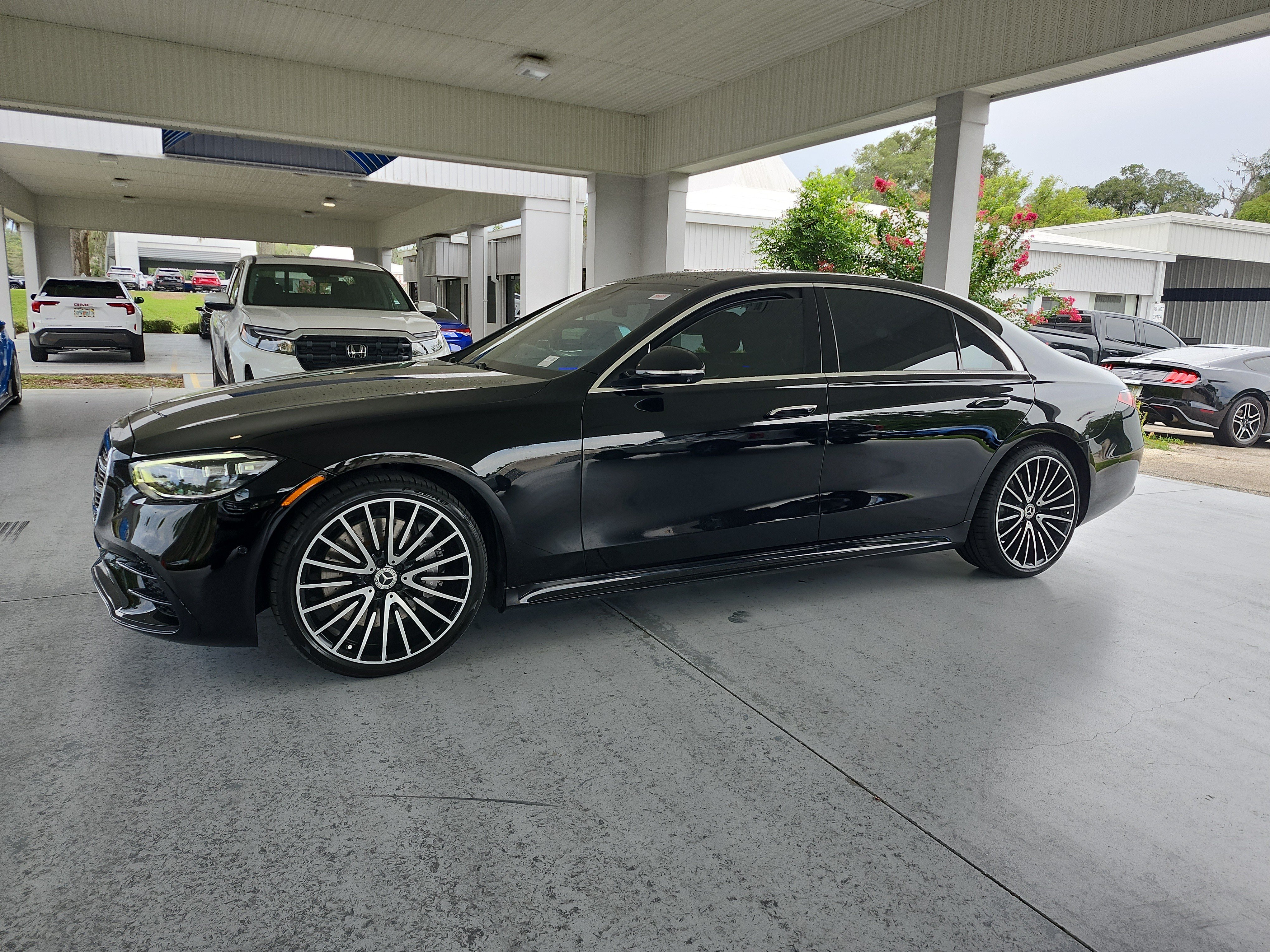 Used 2022 Mercedes-Benz S 500 4MATIC image 1