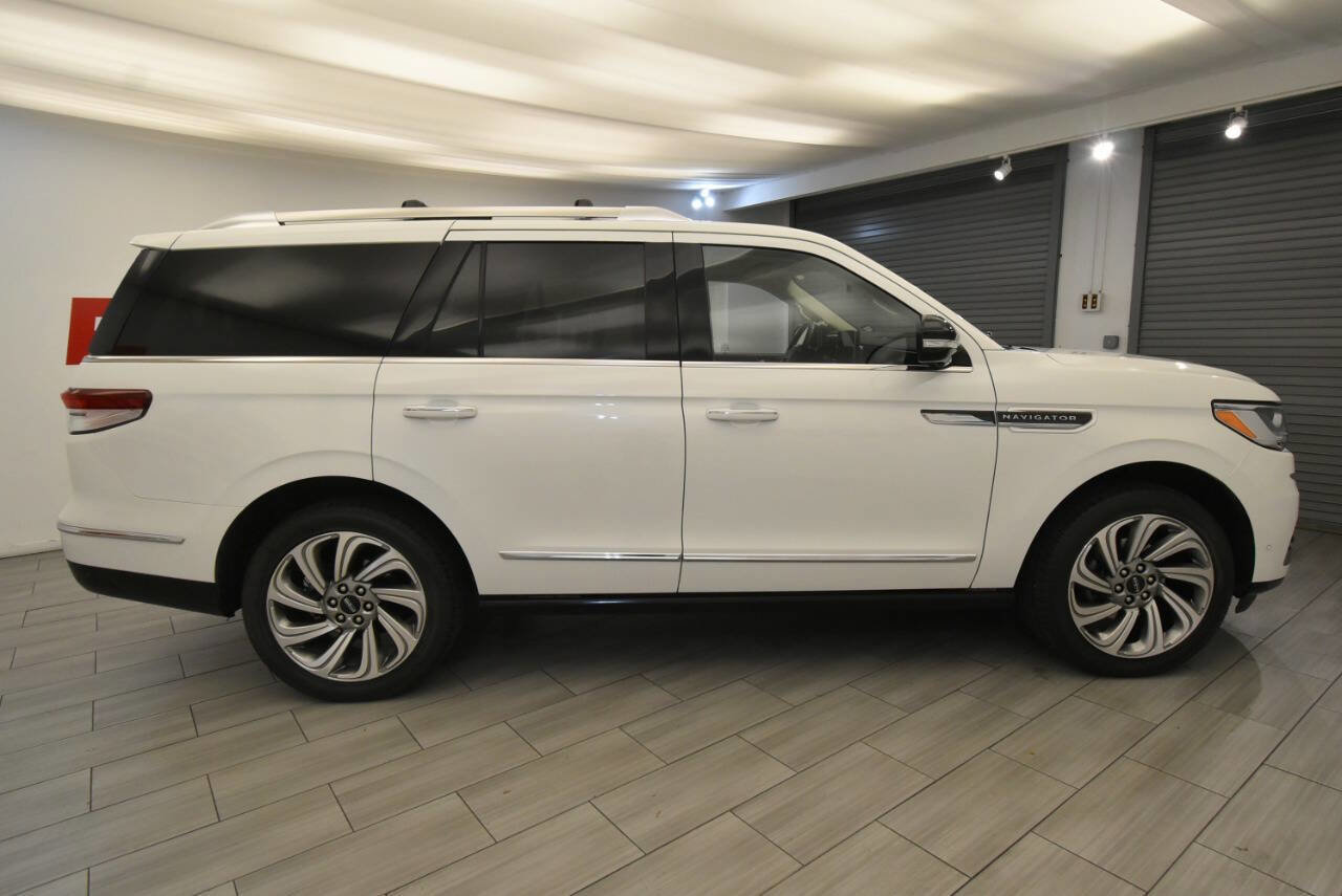 Used 2022 Lincoln Navigator Reserve image 6