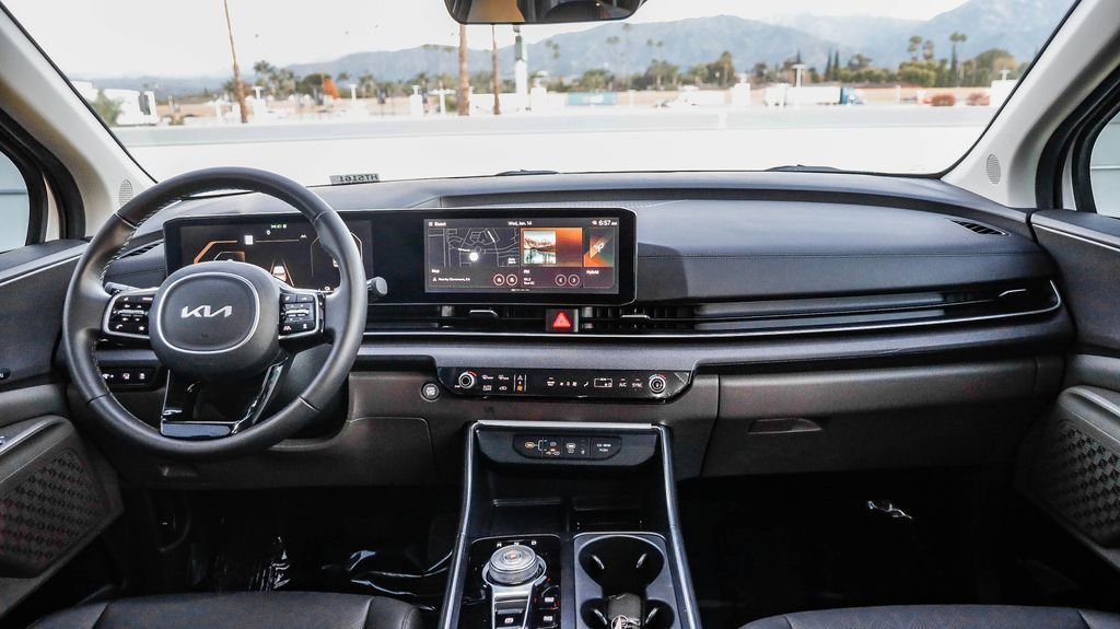 Used 2026 Kia Carnival SX image 13