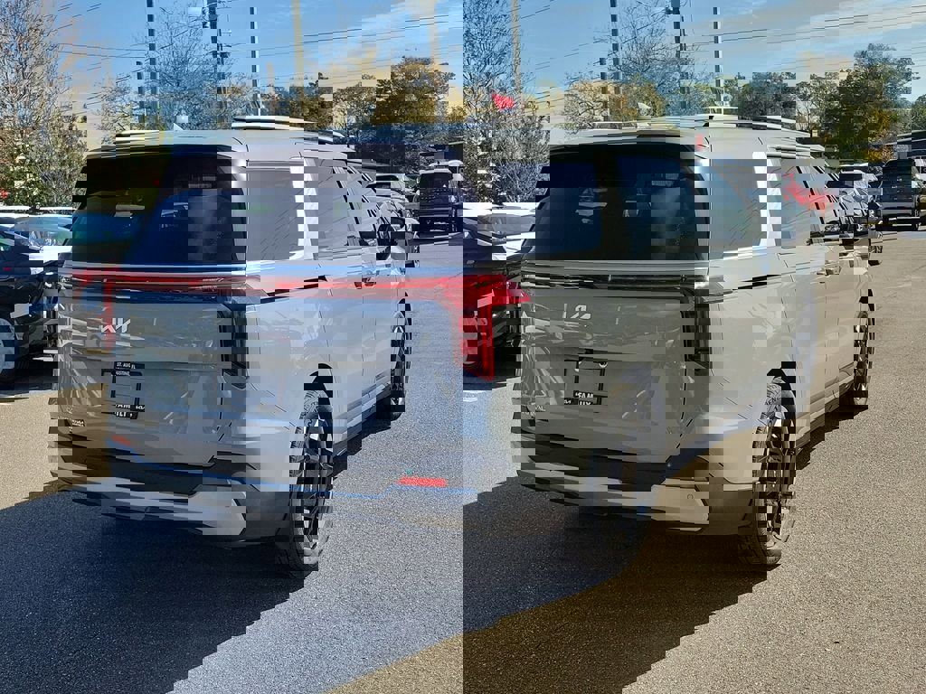 New 2026 Kia Carnival EX FWD image 6