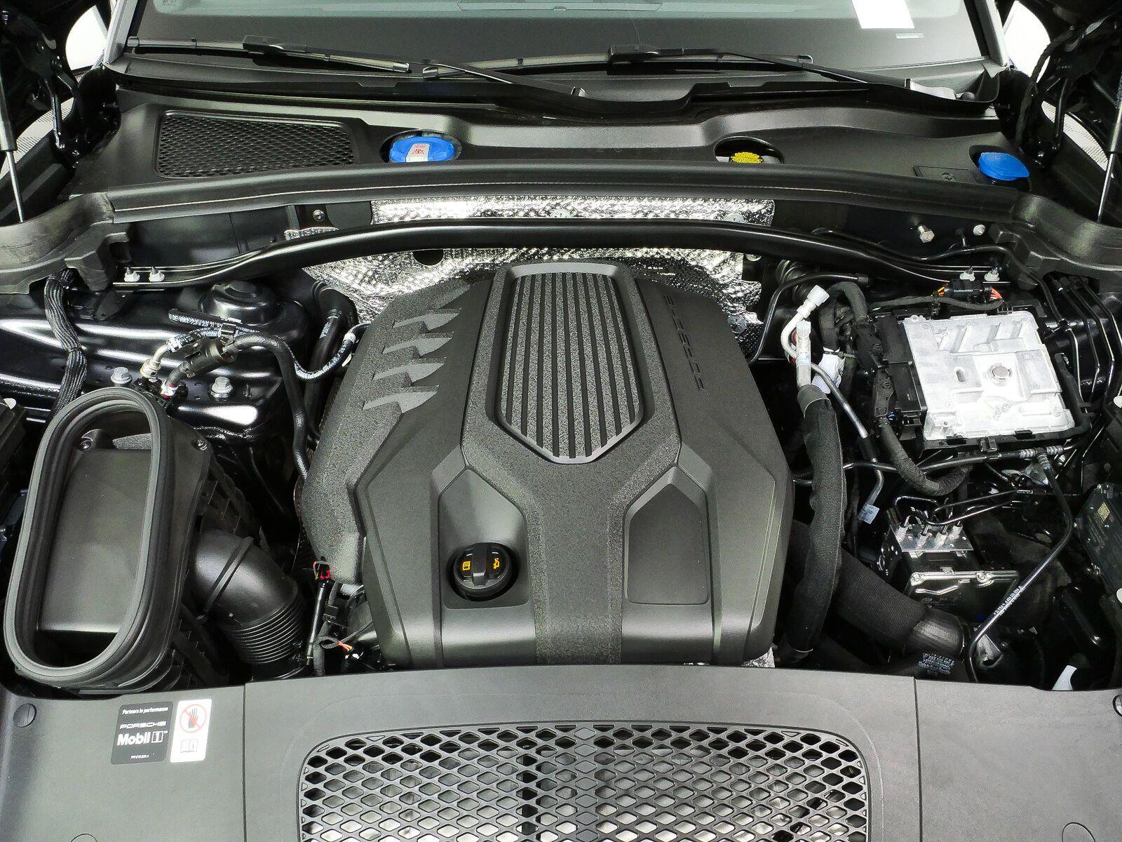 New 2026 Porsche Macan Turbo AWD/4WD image 34