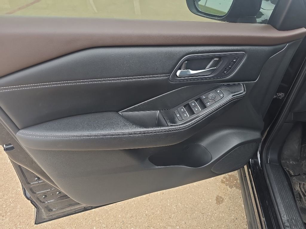 Used 2023 Nissan Rogue SL FWD image 12