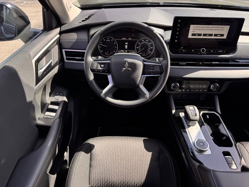 New 2026 Mitsubishi Outlander ES image 17