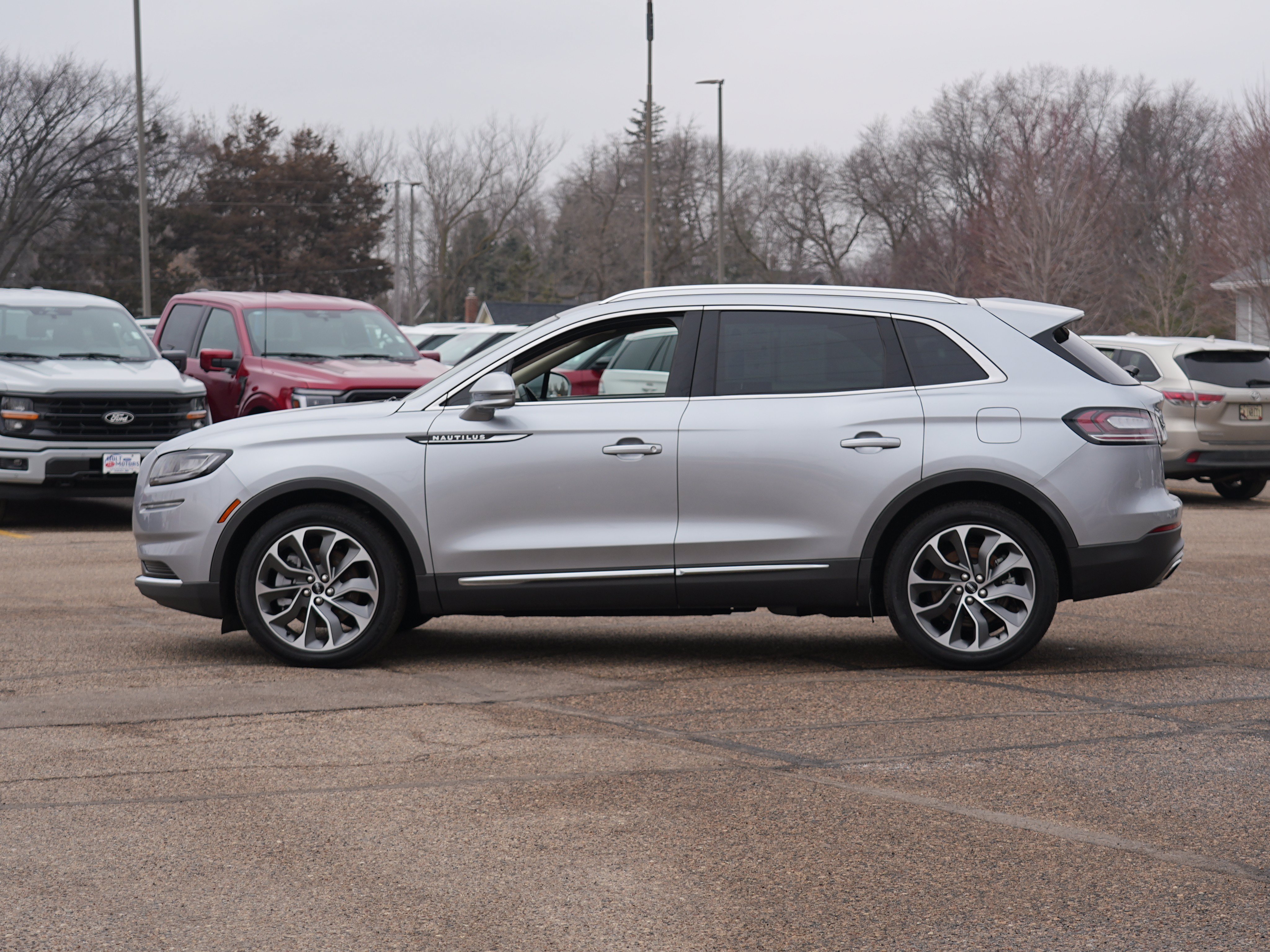 Used 2022 Lincoln Nautilus Reserve AWD/4WD image 7