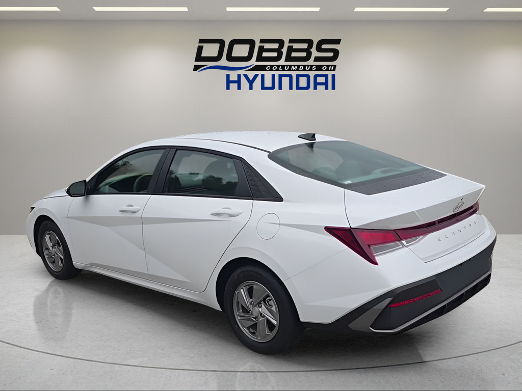 New 2026 Hyundai Elantra SE FWD image 3