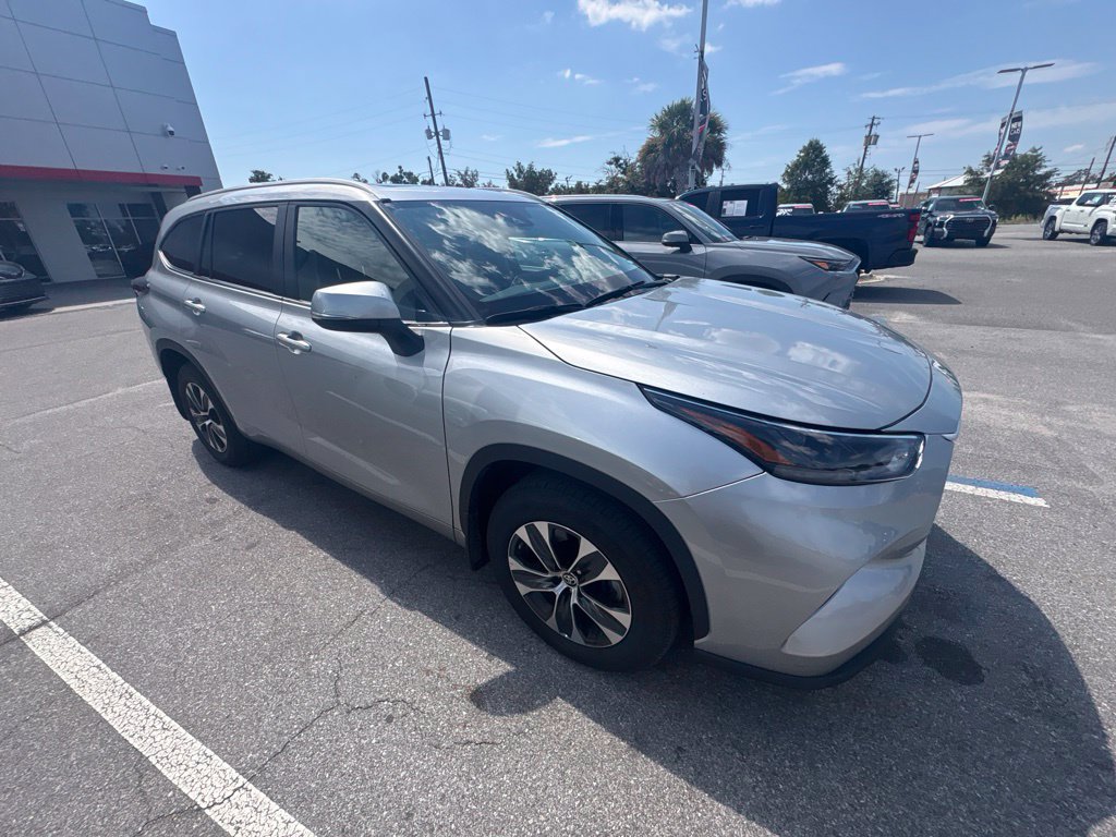 Used 2024 Toyota Highlander XLE FWD image 15