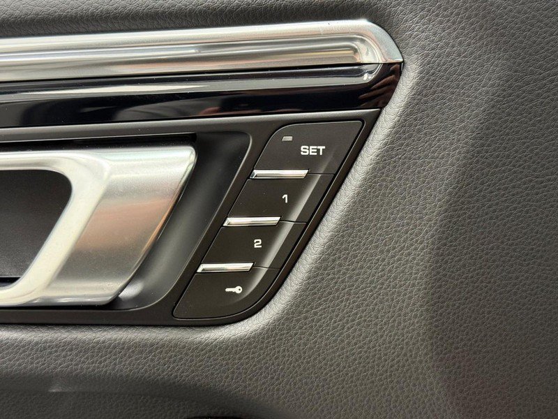 New 2026 Porsche Macan AWD/4WD image 18