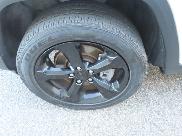 Used 2023 Jeep Grand Cherokee L Laredo AWD/4WD image 18