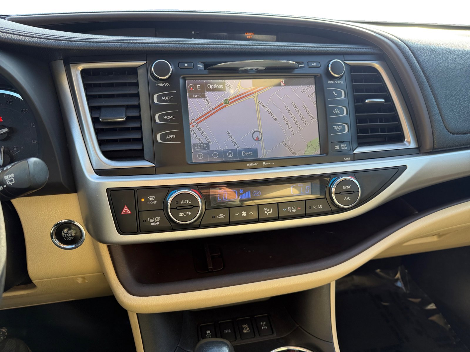 Used 2015 Toyota Highlander XLE image 12