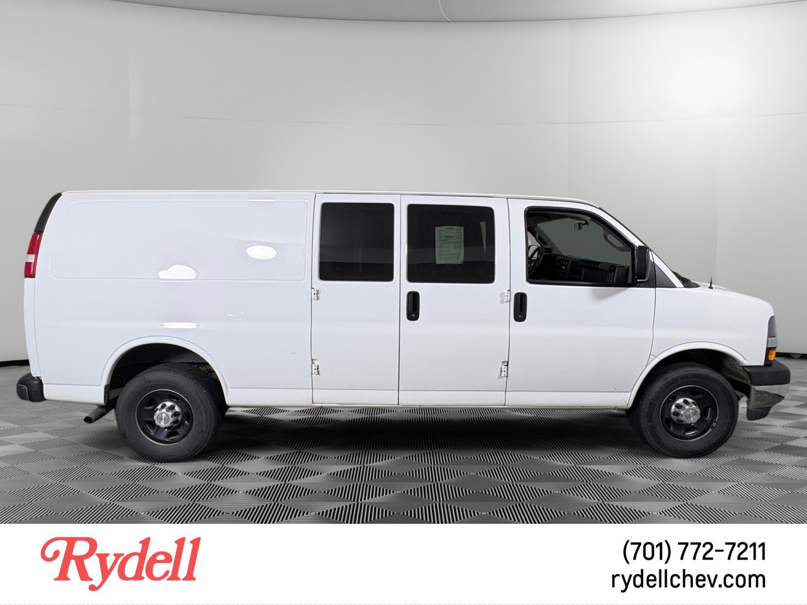 Used 2019 Chevrolet Express 3500 Extended w/ Driver Convenience Package RWD image 6