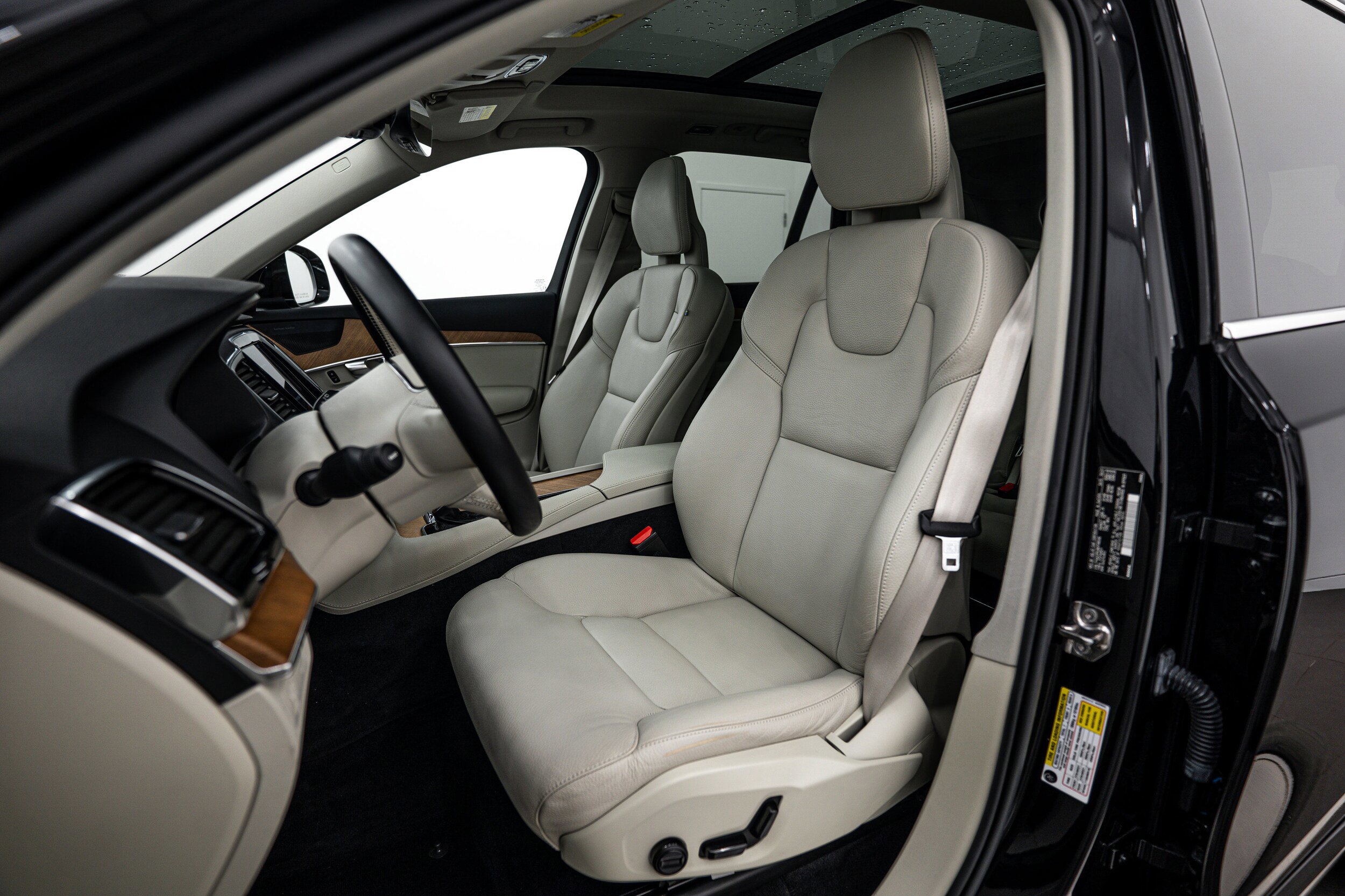 Used 2022 Volvo XC90 T6 Momentum w/ Advanced Package image 16