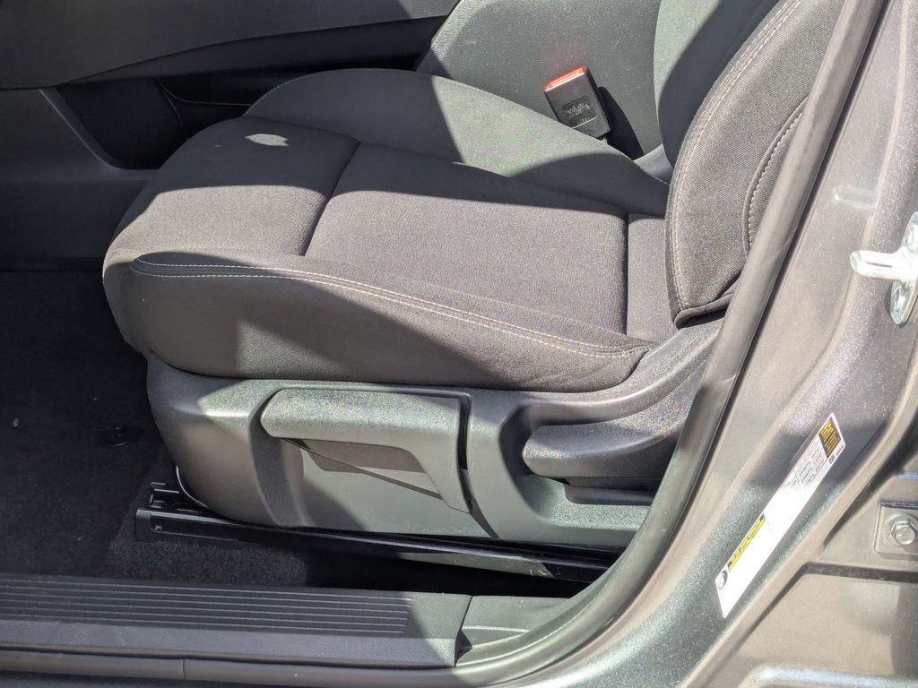 Used 2023 Nissan Rogue S image 23