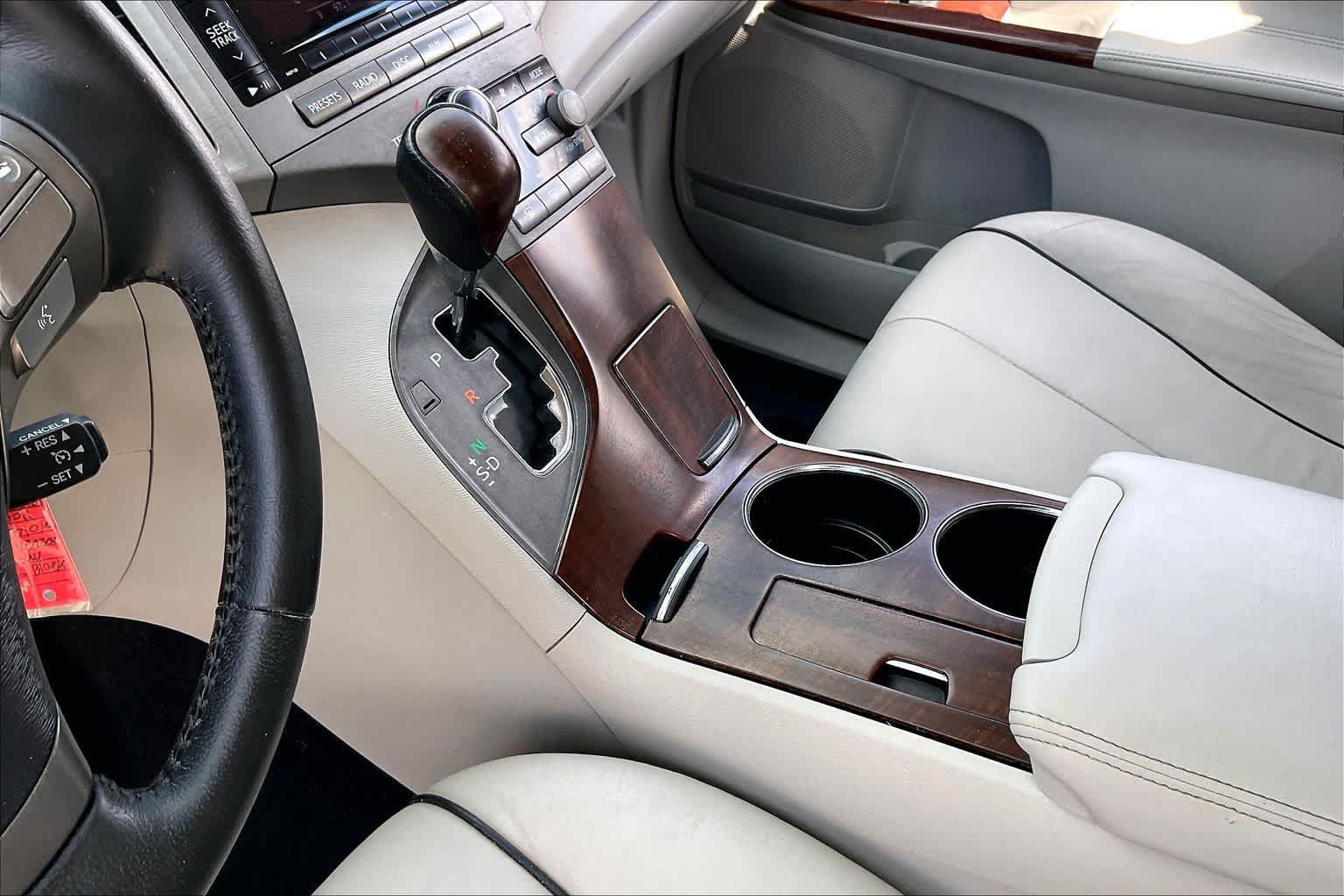 Used 2011 Toyota Venza w/ Leather Pkg FWD image 12