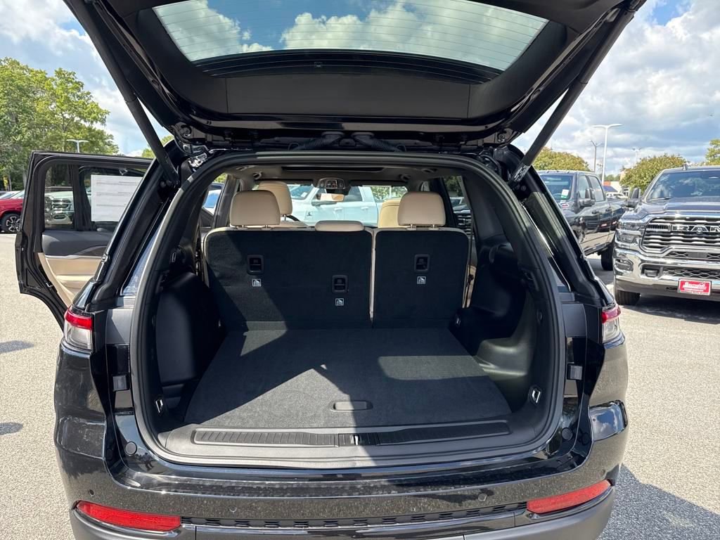 New 2025 Jeep Grand Cherokee Limited w/ Black Appearance Package image 21